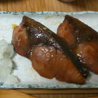 中まで味の染みたブリの照り焼き